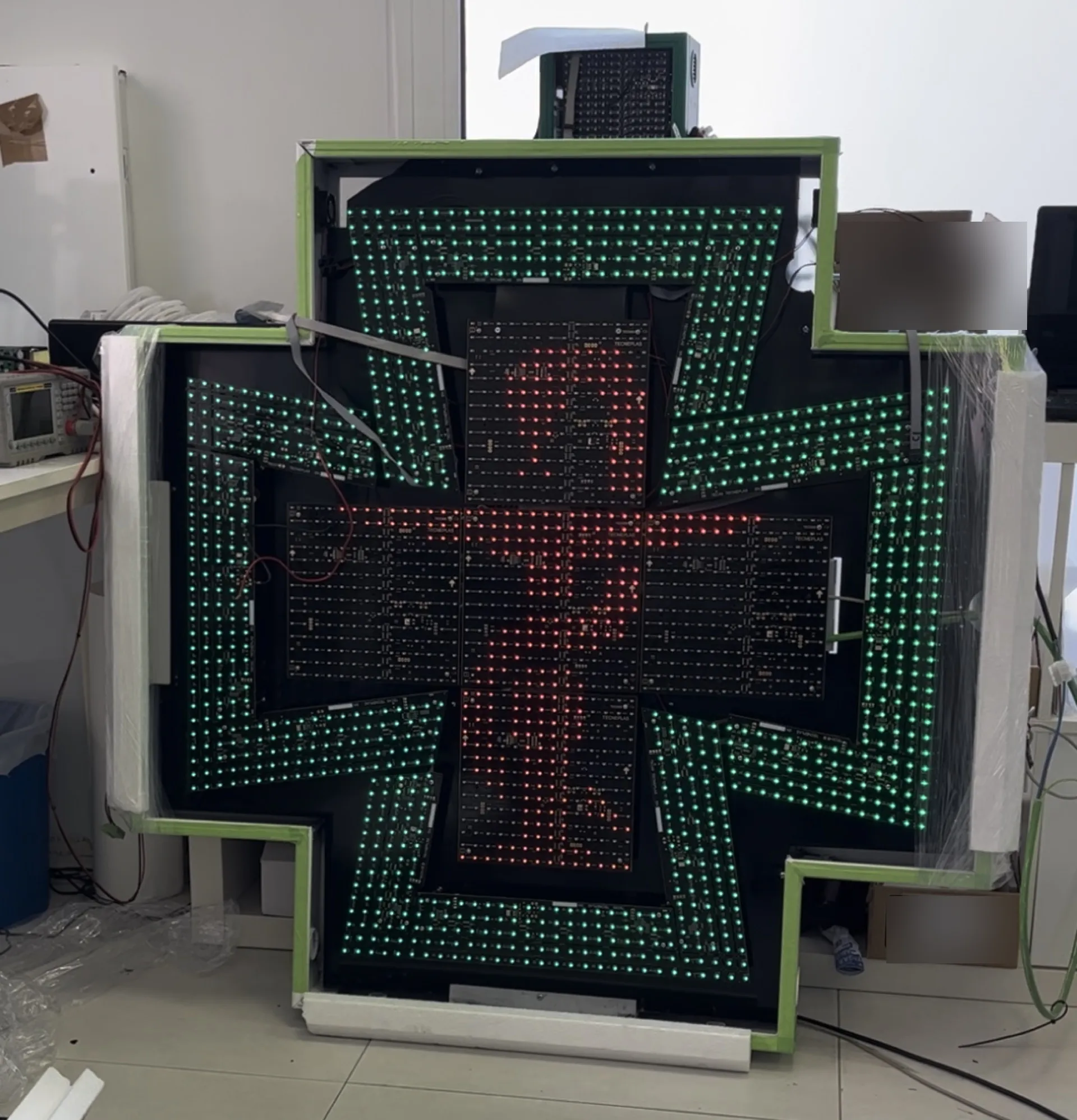 Cruz de farmacia LED de gran formato — producto de iluminación